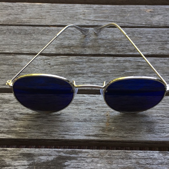 New! Round Mirror Sunglasses - Picture 7 of 8